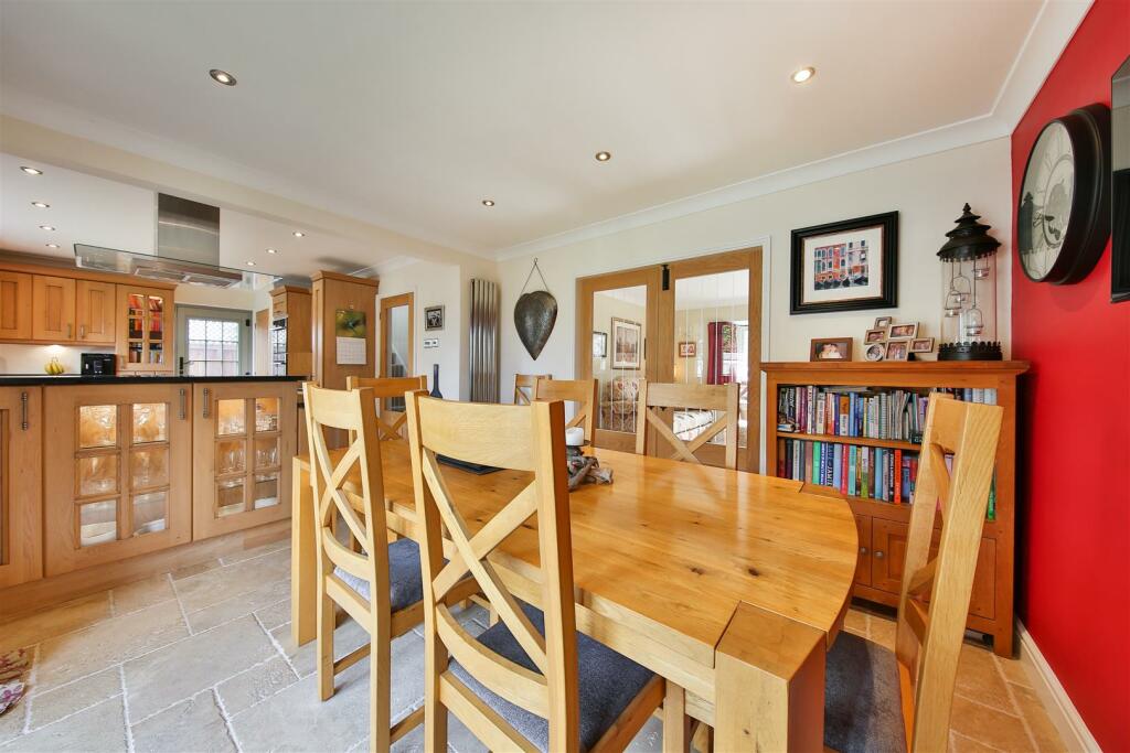 Dining Room2.jpg