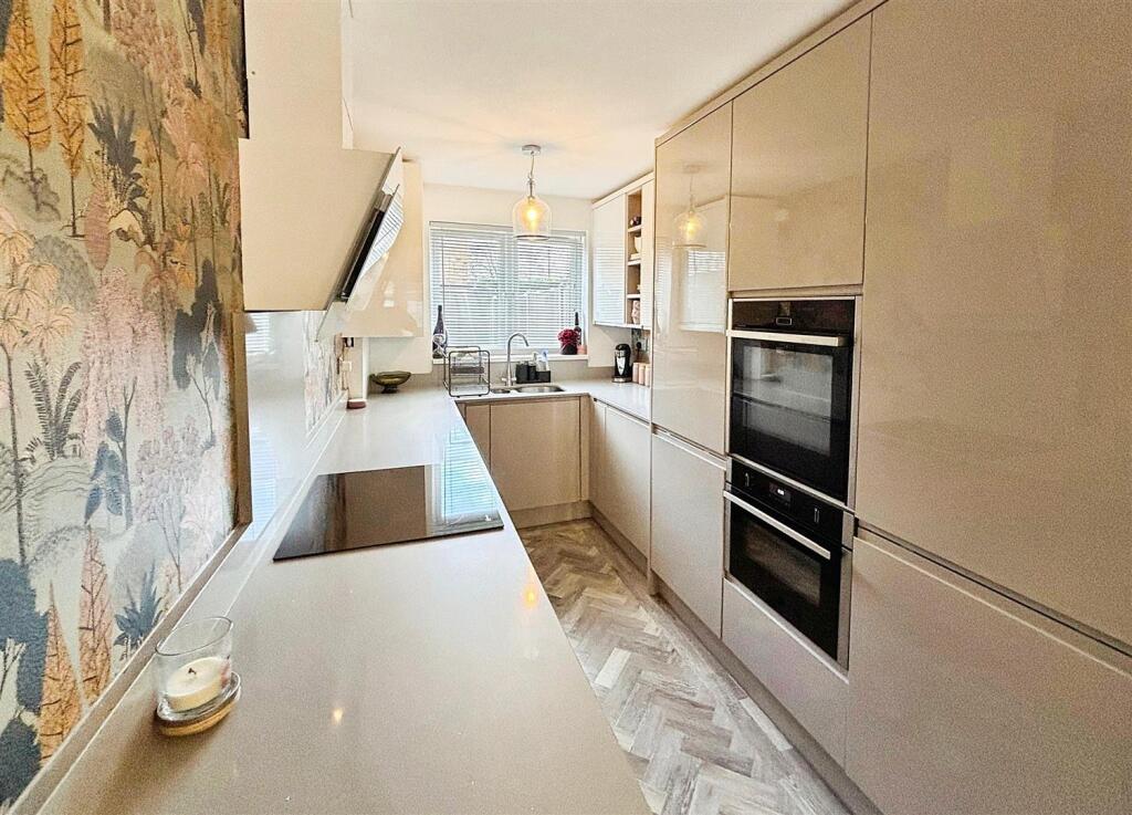 Modern Fitted Kitchen