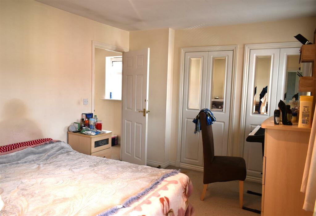 master bedroom 2.JPG