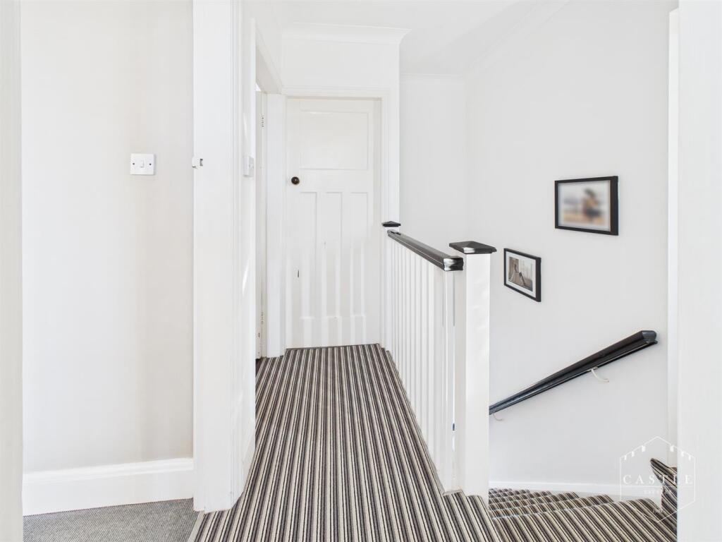 FIRST FLOOR LANDING