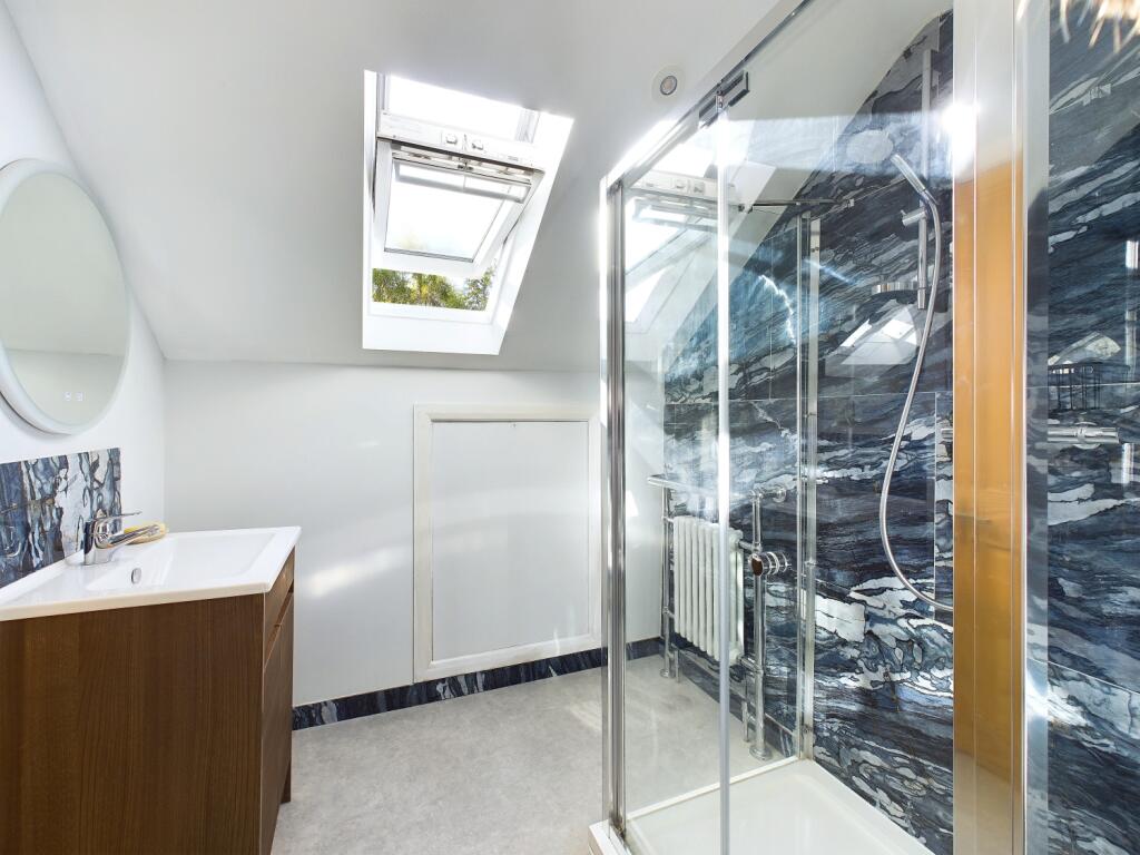 CAM03162G0-PR0170-STILL015 (1)