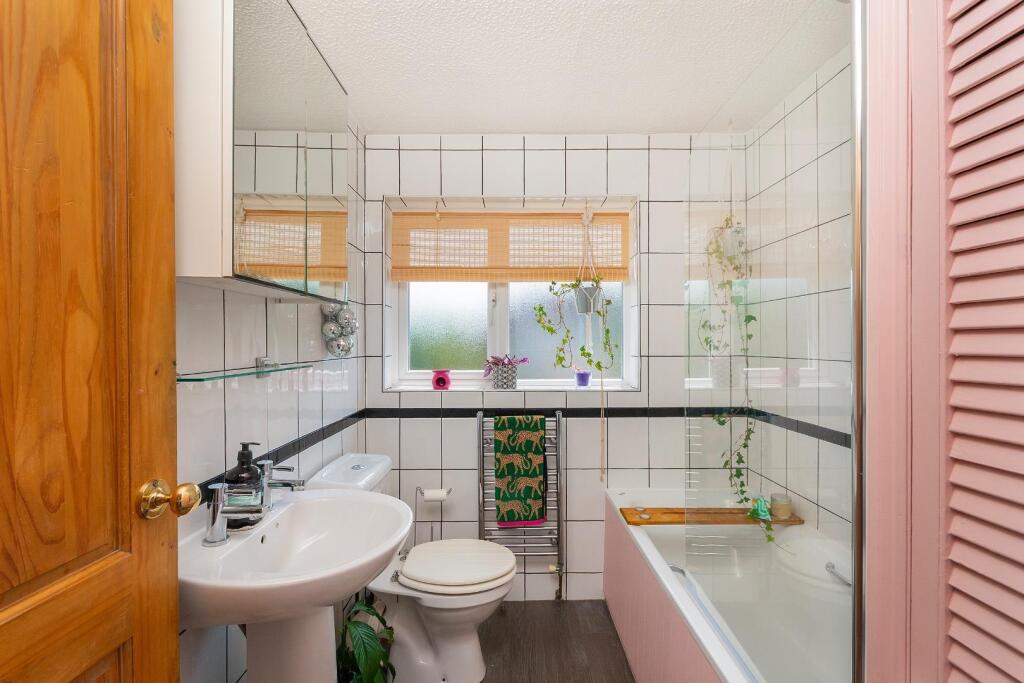 3S3RSAP - Bathroom D.jpg