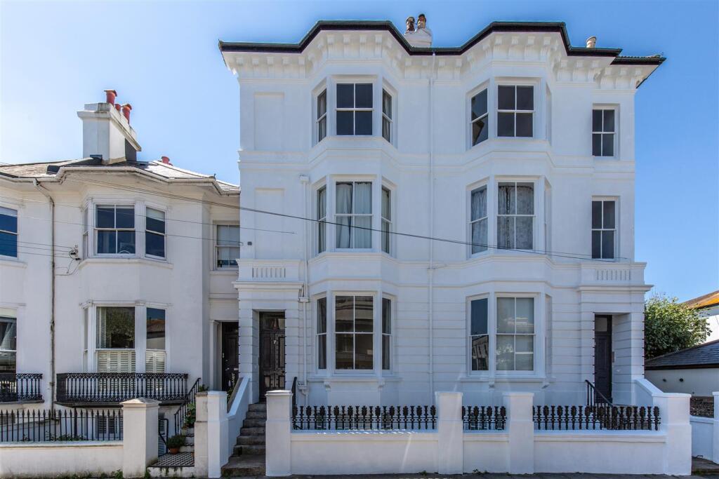 6-7 Powis Square-4.jpg