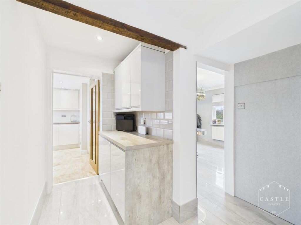 BREAKFAST KITCHEN - KITCHEN AREA