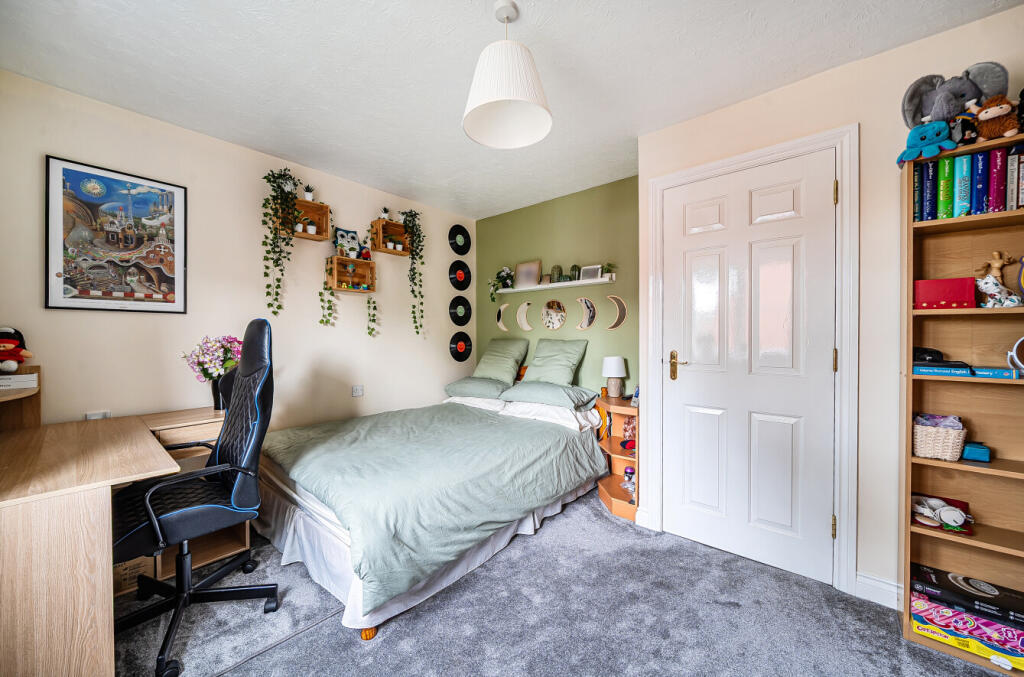 1371649-10-68f906...