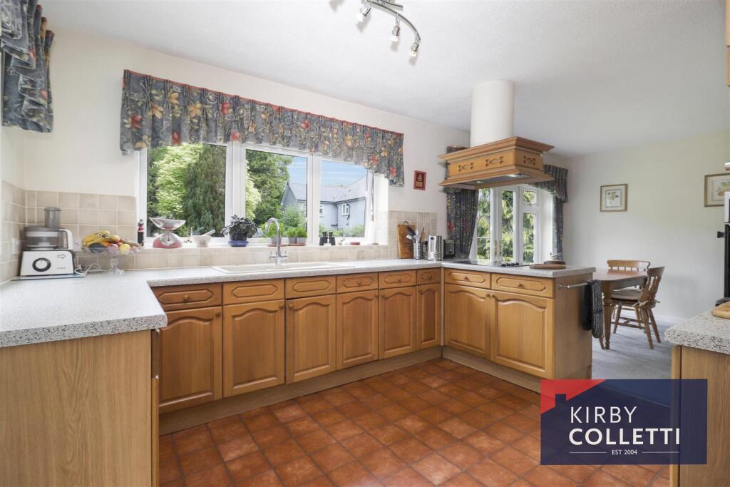 KITCHEN/BREAKFAST ROOM