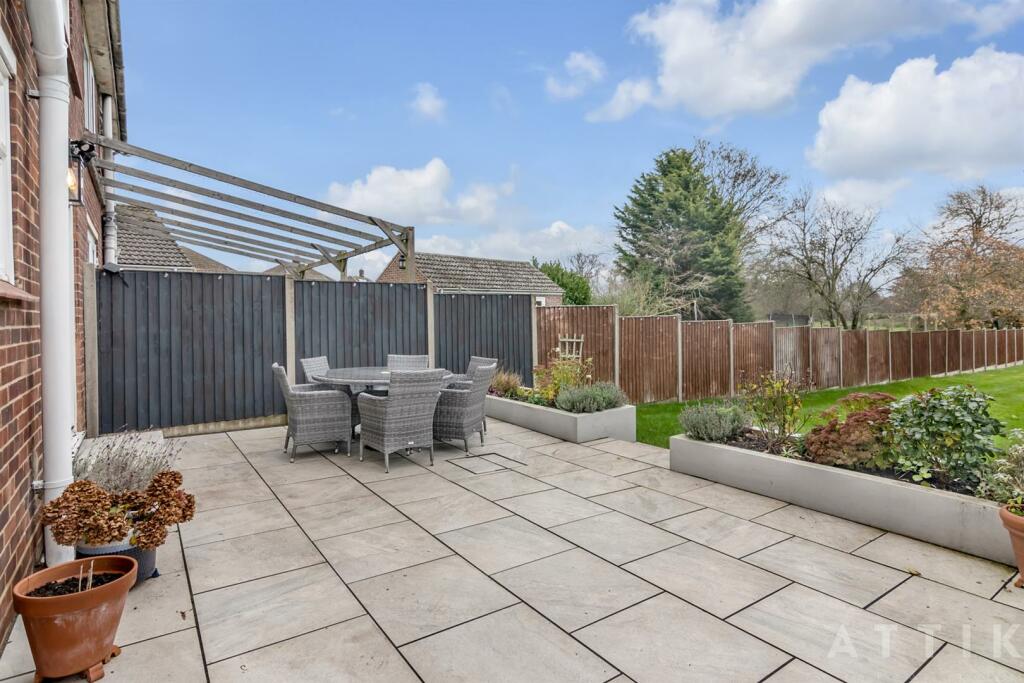 3 Kennedy Avenue, Halesworth, IP19 8EF (11).jpg