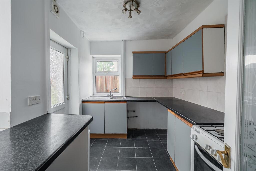 South Street, Sebastopol, Pontypool