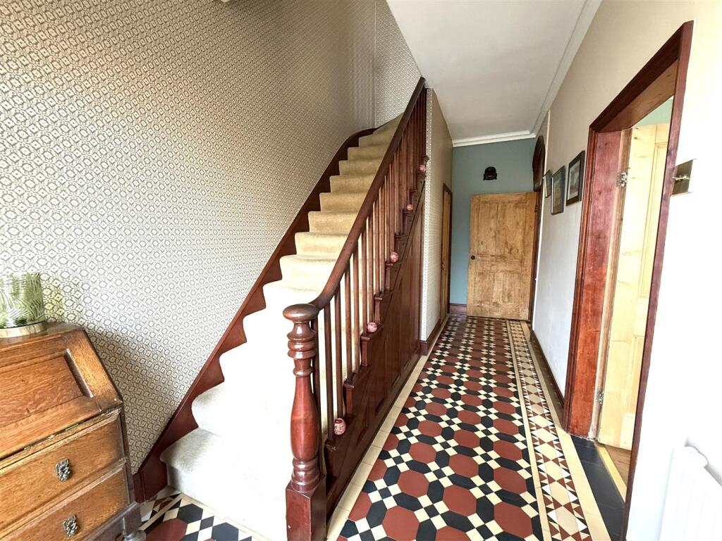 18 market hallway.jpeg