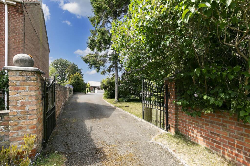 001 - The Lorraul.jpg