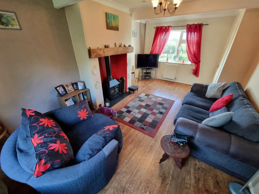Sitting room 1.jpg