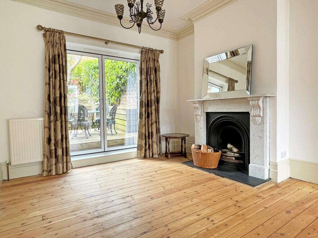 Lounge/Dining Room