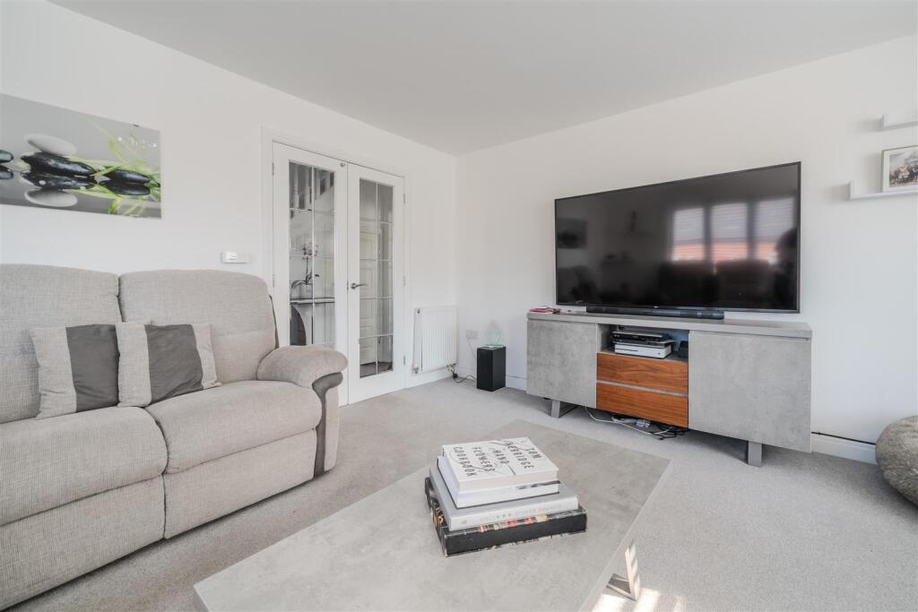 Living Room-3.jpg