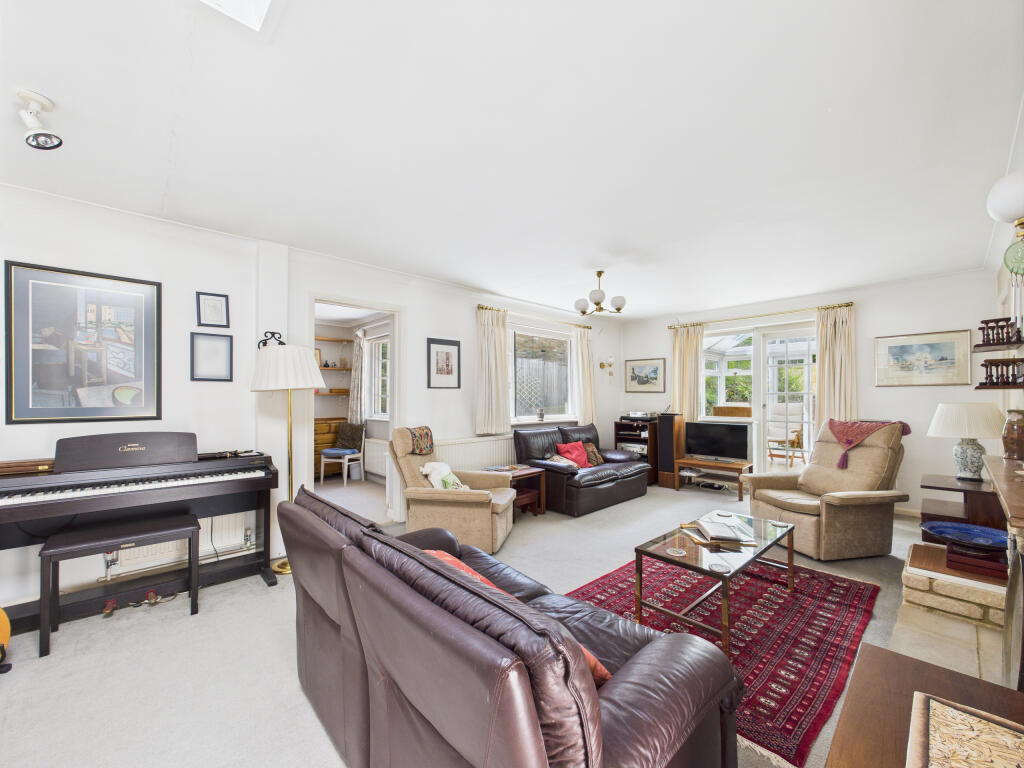 CAM01354G0-PR0550-STILL008