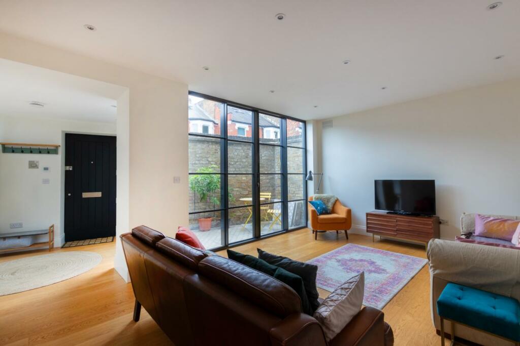 Ashbourne Grove 1B, W4 PH08.jpg