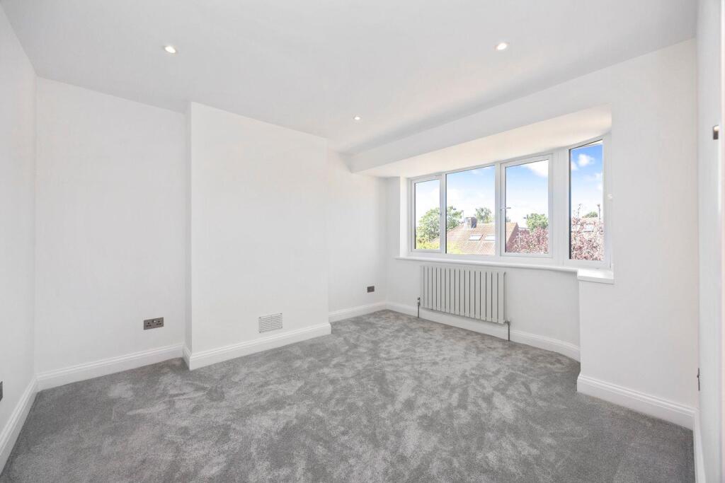 Applesham Avenue 51 BEDROOM 2.jpeg