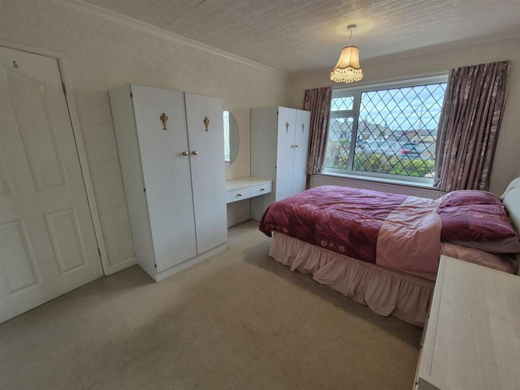 Clive Avenue, 31 - Bedroom One 1.jpg