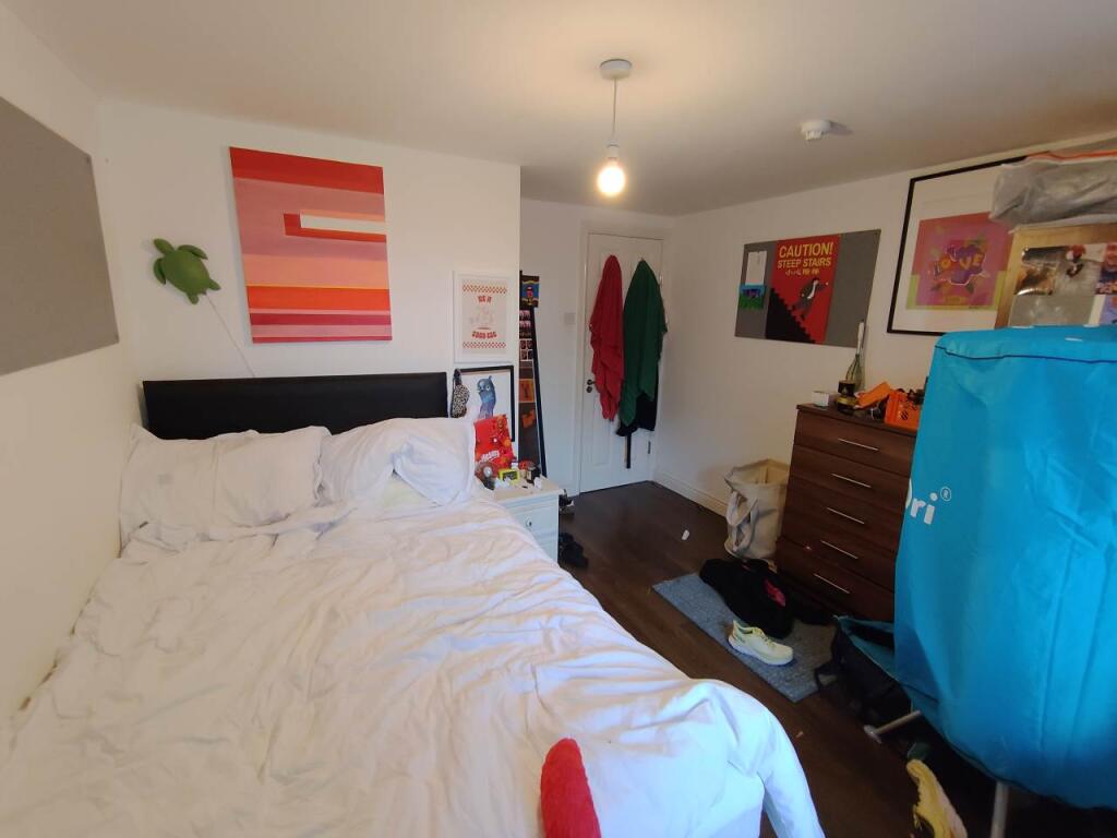 Bedroom 1 (2)