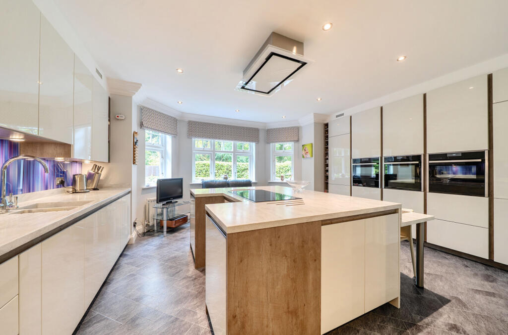 1339773-16-68a732...