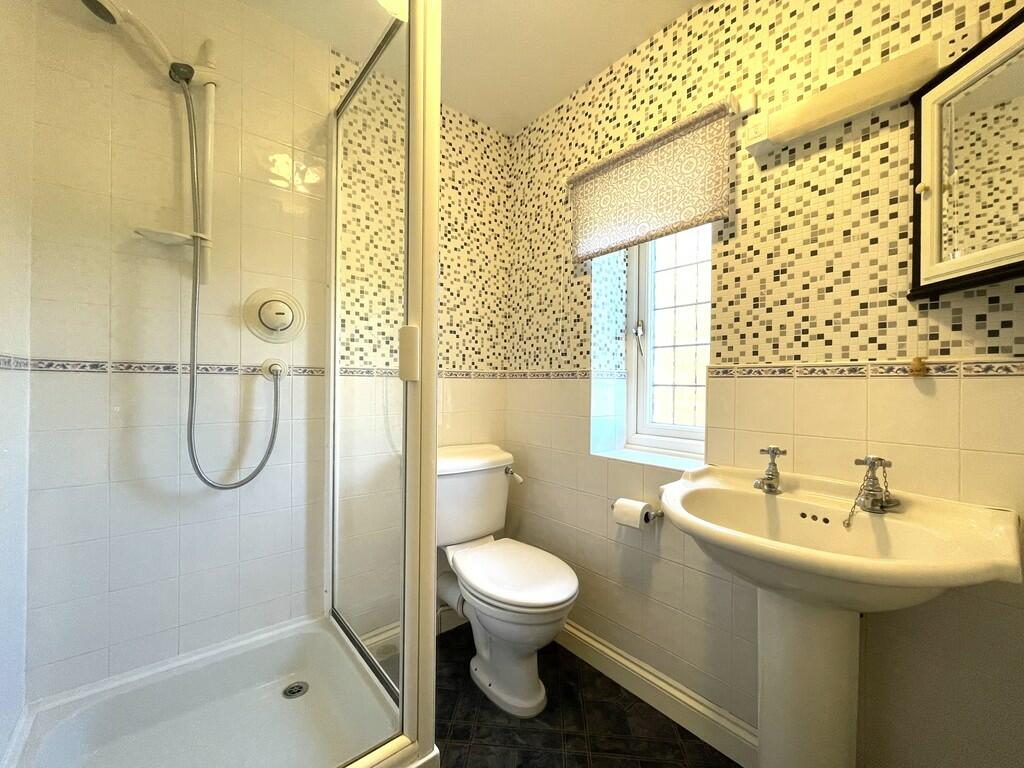 En-suite Shower R...