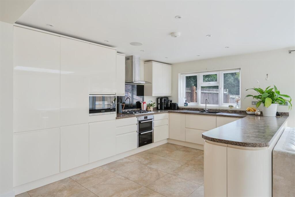 WHITEHORSE DRIVE (11).jpg