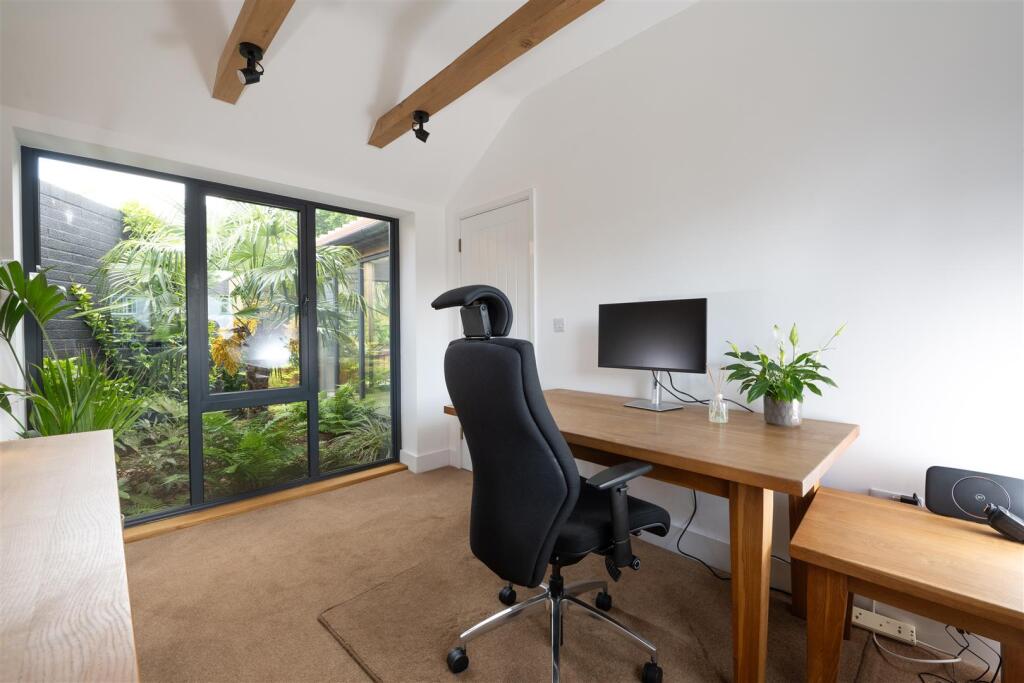 26 Dale Close, Hitchin-40.jpg