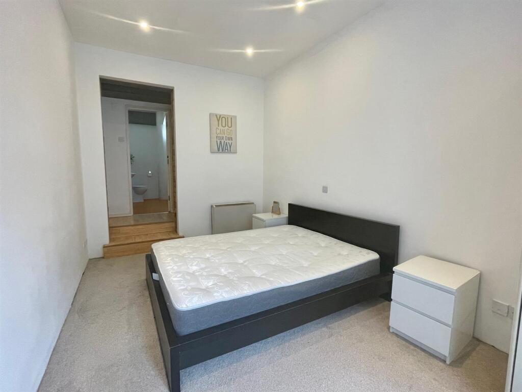 Bedroom1pic2.jpg
