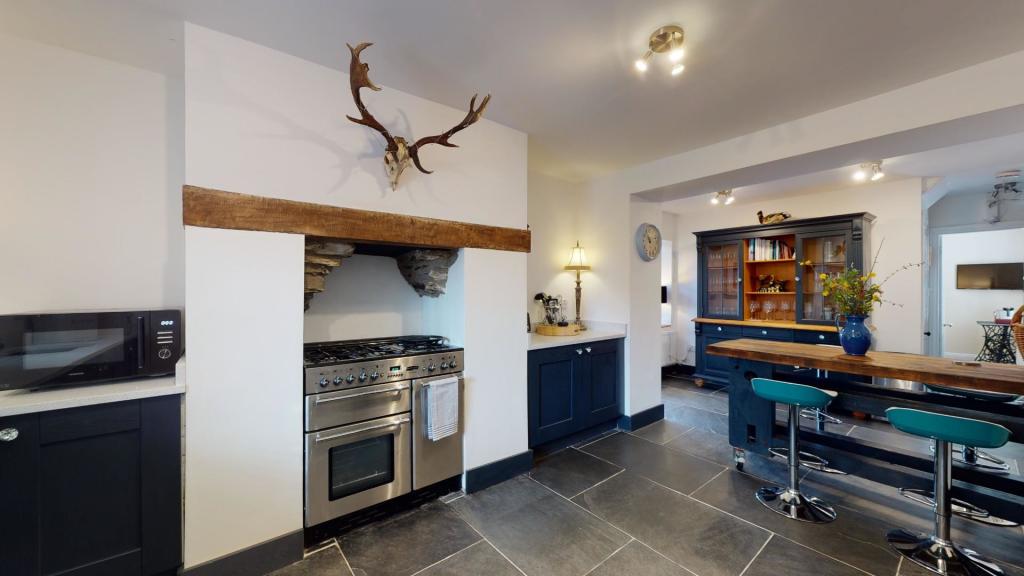 KITCHEN/BREAKFAST ROOM