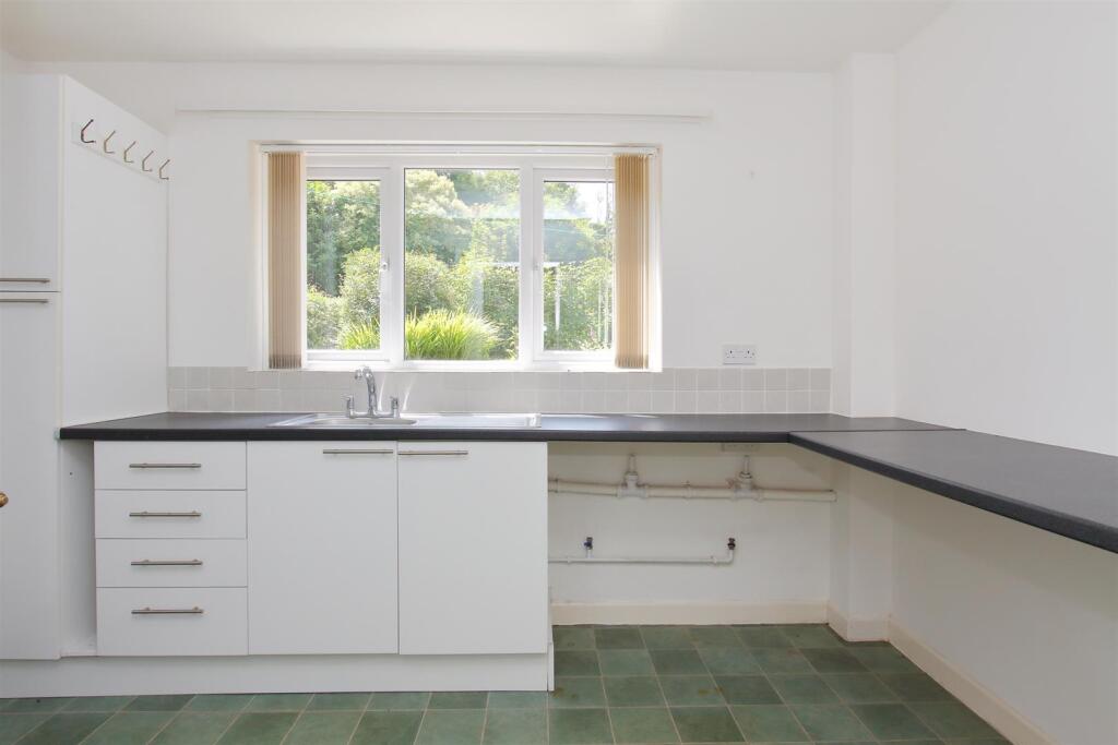 Flat 1 Church Road (4).JPG