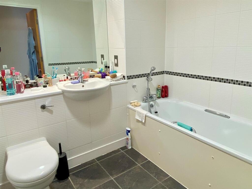 PALOBATHROOM.jpg