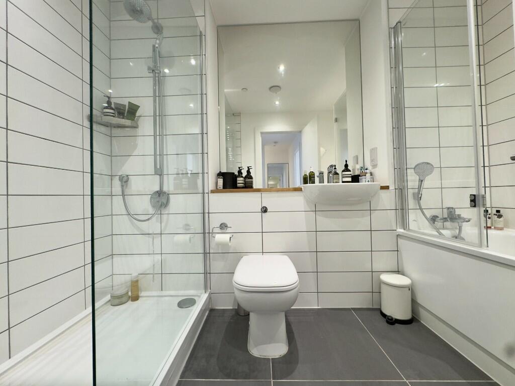BATHROOM 2
