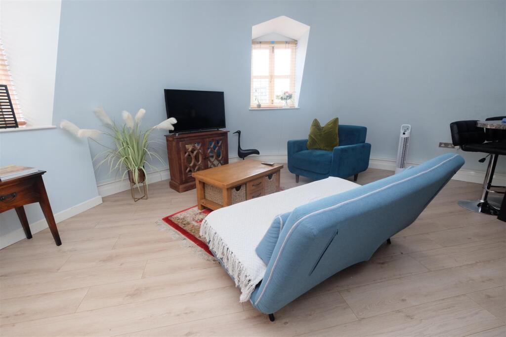 lOUNGE.jpg
