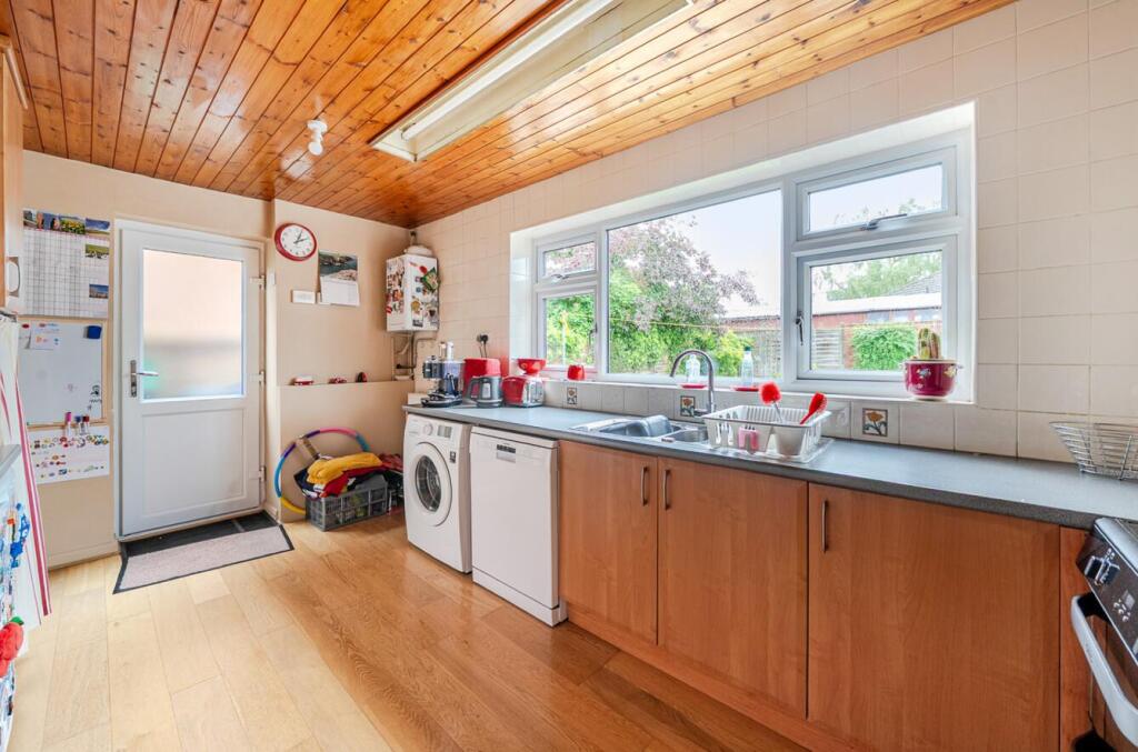 2 Gainsborough Crescent, Hillmorton (18).JPG