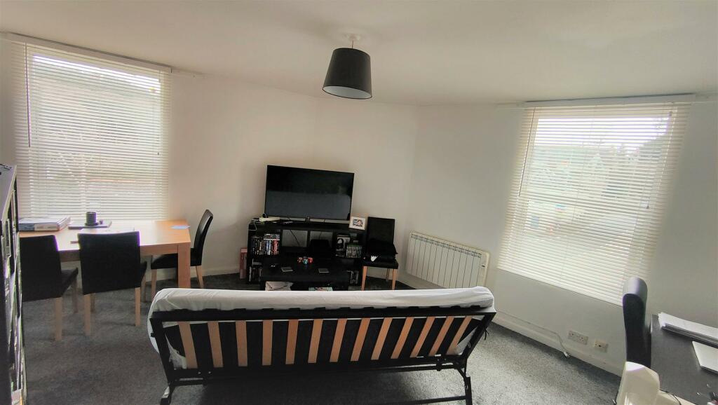 Living Area 2.jpg
