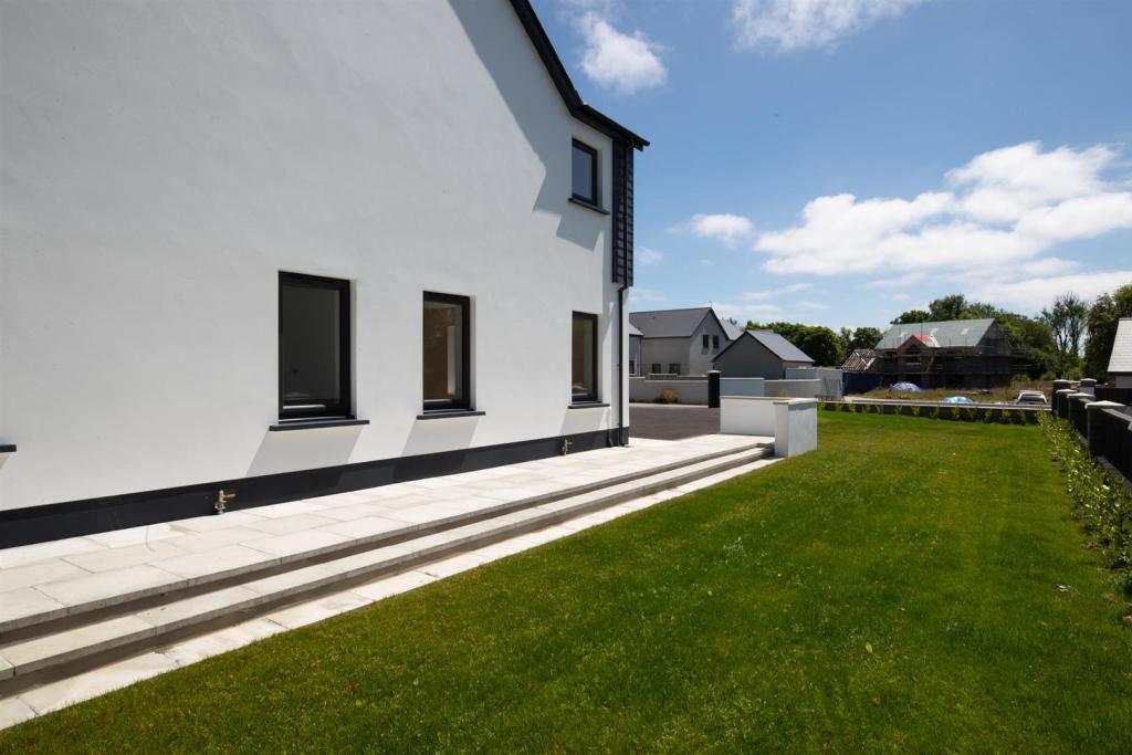 8 Ashmoor Gardens WWP - Final Edits-49.jpg