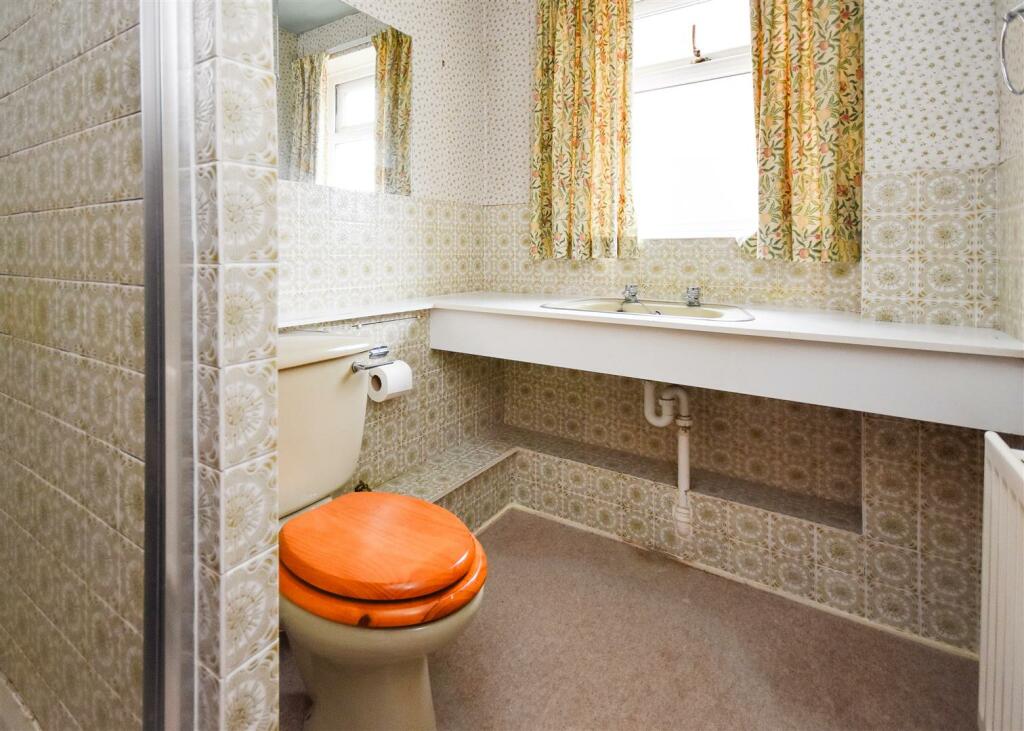 30 Sytch Lane - Ensuite Shower Room.jpg