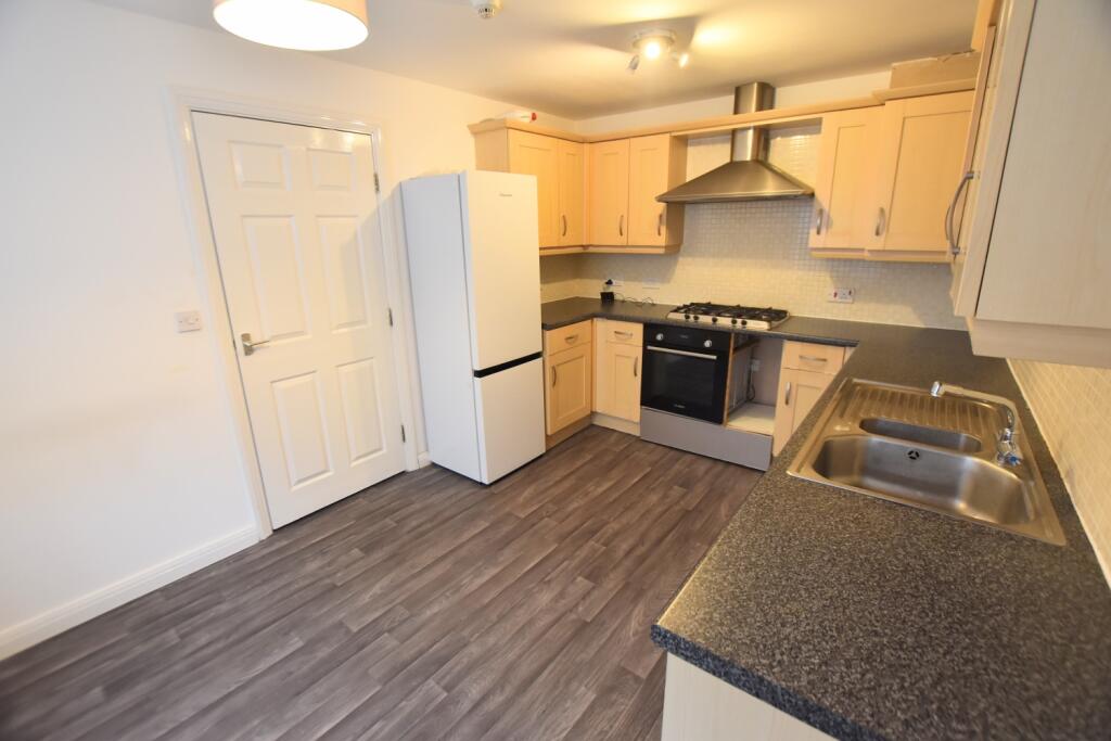 3 Whittington Chase kitchen 2