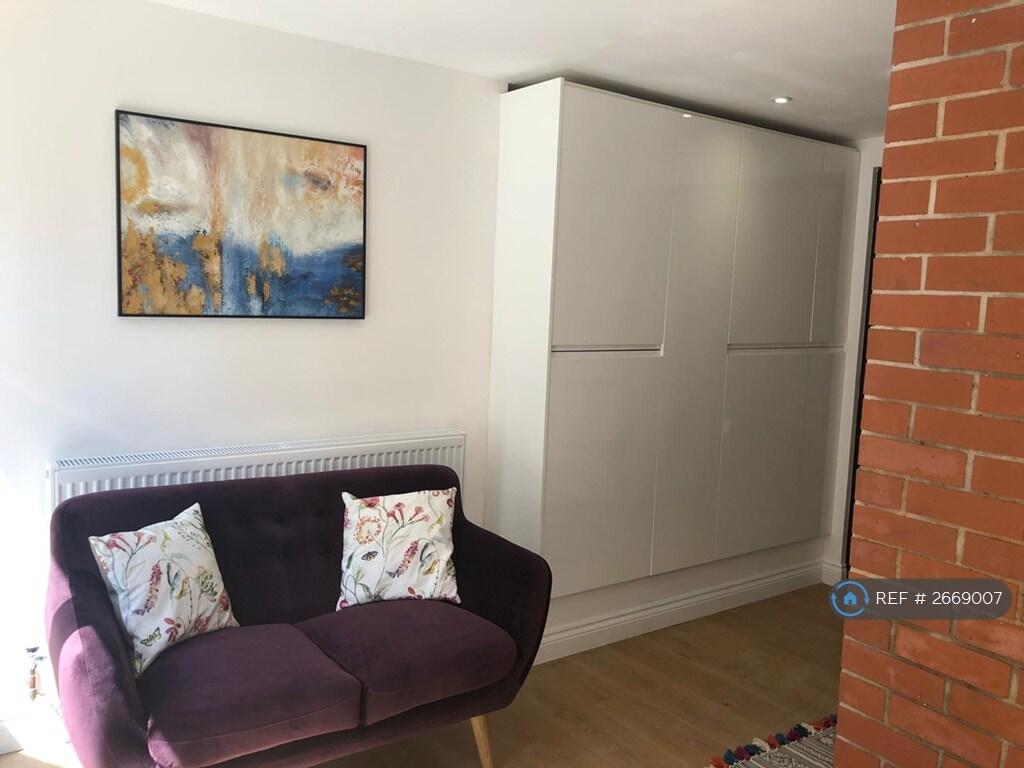 Flat 2: 3 Bed 