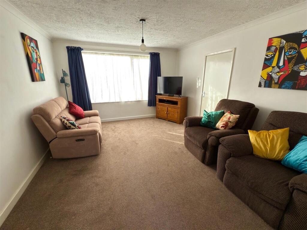 LOUNGE.jpg