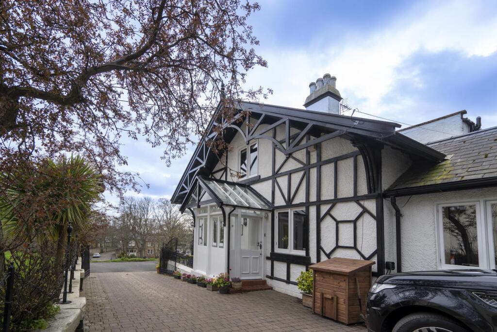 Whitburn House Lodge-08.jpg