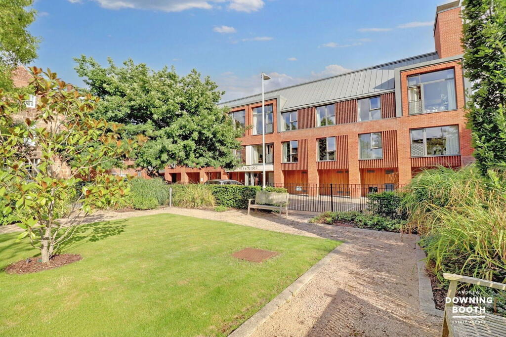 Chapter House, Monks Close, Lichfield - No Upward Chain & City Centre