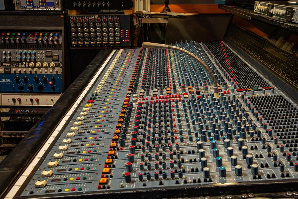 Desk 1a.jpg