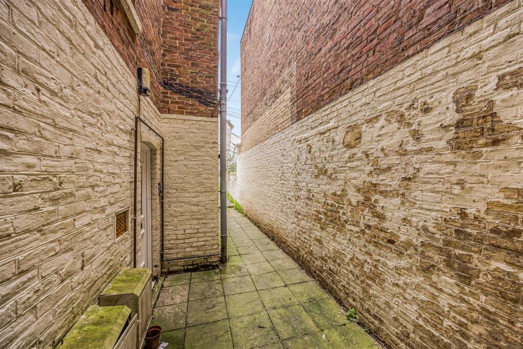 54 Victoria Road North, Southsea-Small-PorticoMark