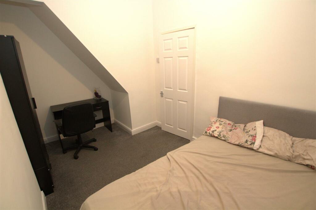 gf bedroom .jpg