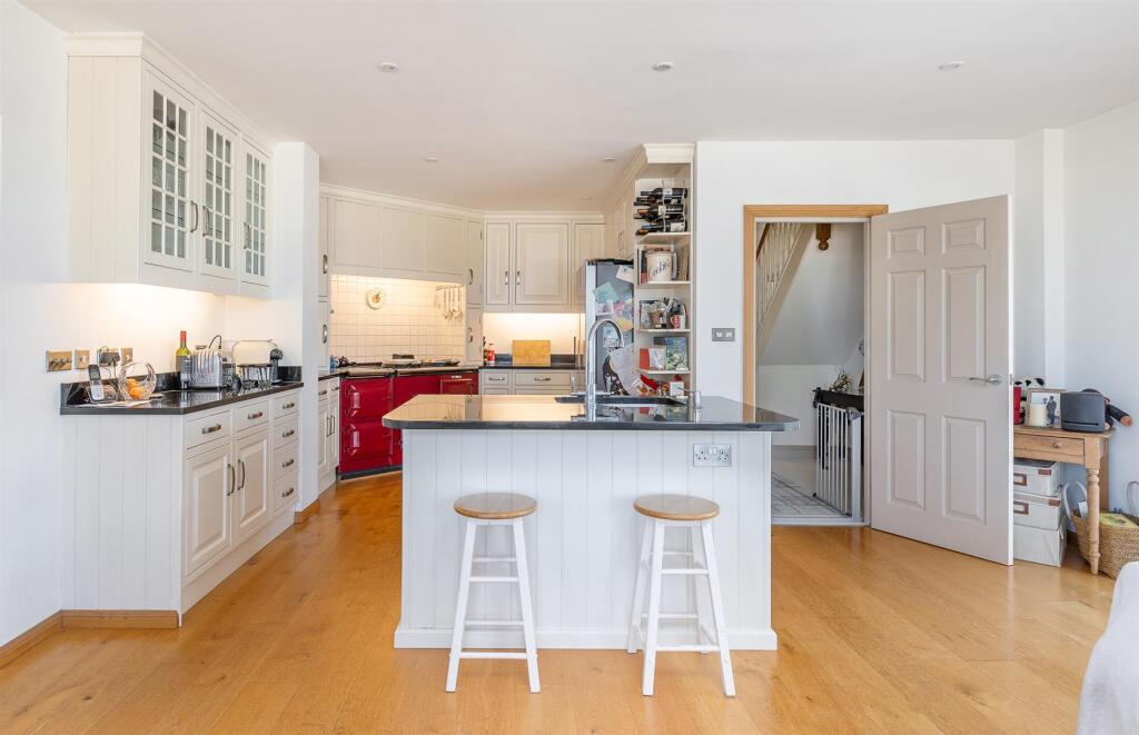 Kitchen/ Living Room