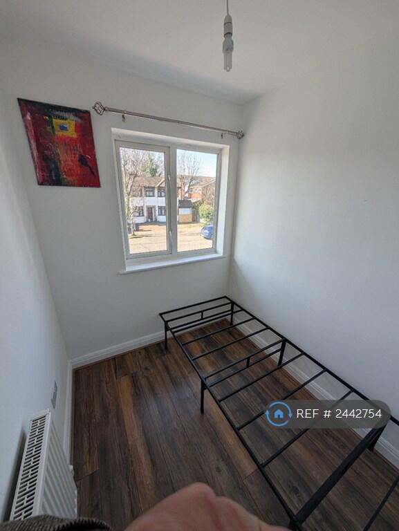 Single Bedroom 3 (First Floor)