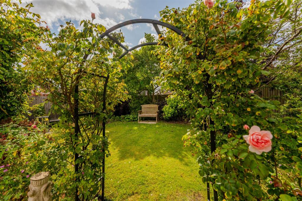 Beautiful Rear Garden