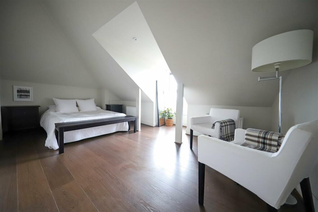 nicholas james ditchling rd en bed 4.jpg