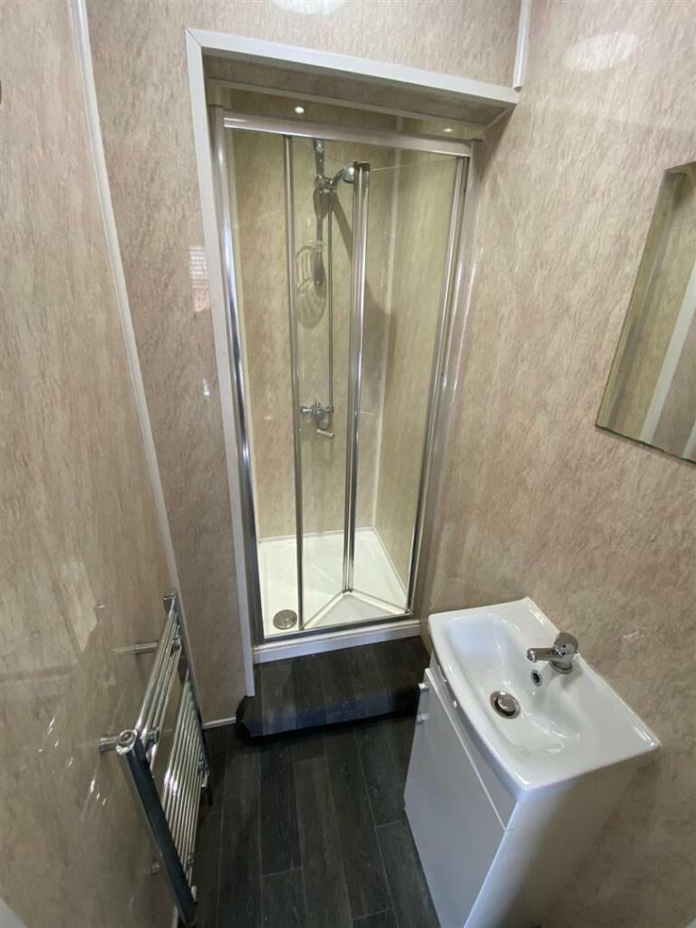 en suite room 3 (2).JPG