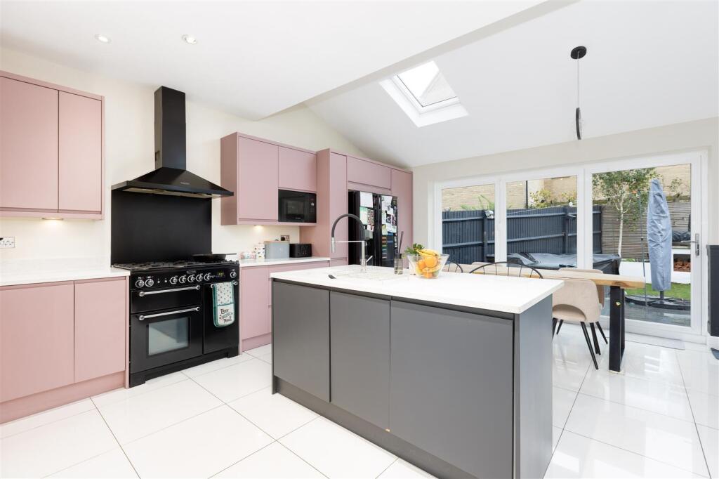 Kitchen/ Dining Room